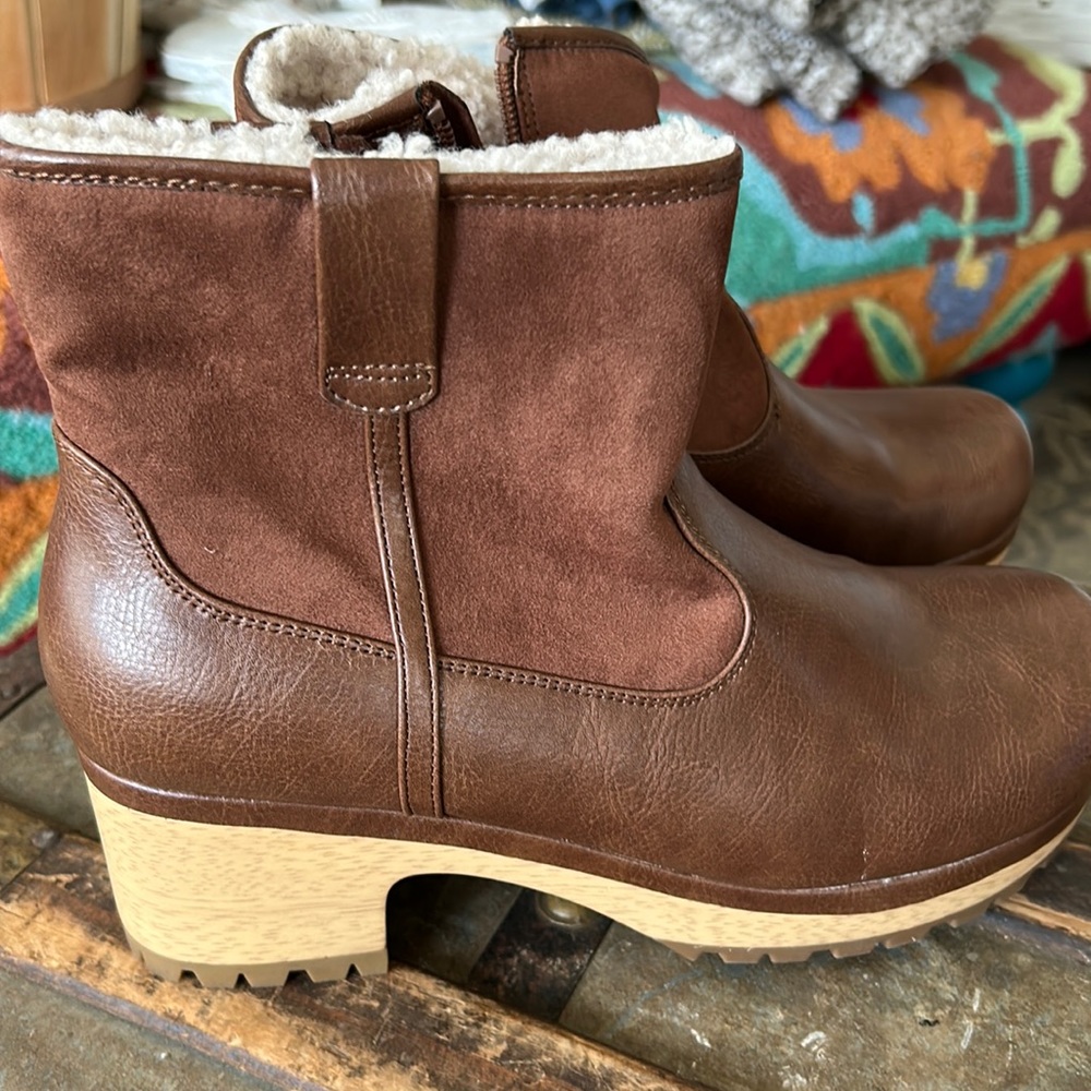 Soft leather boots with shearling cuff